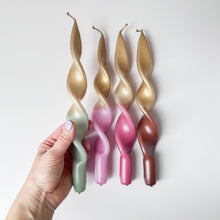 Lade das Bild in den Galerie-Viewer, Weihnachtsset | gedrehte Kerzen | 4er Set | CURLY EEVI |