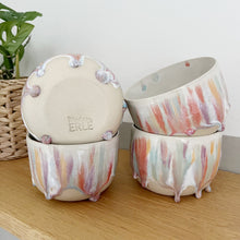 Lade das Bild in den Galerie-Viewer, XL Keramik Becher mit Drops | BUNT |