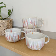 Lade das Bild in den Galerie-Viewer, XL Keramik Tasse mit Drops | BUNT |