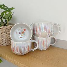 Lade das Bild in den Galerie-Viewer, XL Keramik Tasse mit Drops | BUNT |