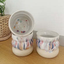 Lade das Bild in den Galerie-Viewer, Keramik Becher | BUNTE WELLE |