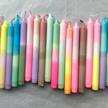 Lade das Bild in den Galerie-Viewer, Großes Kerzenpaket Stearin mit Kronenfuß