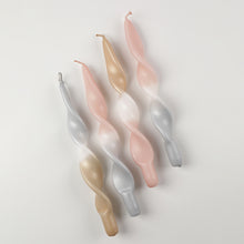 Lade das Bild in den Galerie-Viewer, Weihnachtsset | gedrehte Kerzen | 4er Set | CURLY LIARA |