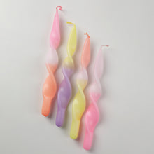 Lade das Bild in den Galerie-Viewer, Weihnachtsset | gedrehte Kerzen | 4er Set | CURLY NOLA |