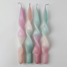 Lade das Bild in den Galerie-Viewer, Weihnachtsset | gedrehte Kerzen | 4er Set | CURLY LEYA |