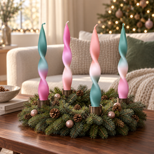 Lade das Bild in den Galerie-Viewer, Weihnachtsset | gedrehte Kerzen | 4er Set | CURLY LEYA |
